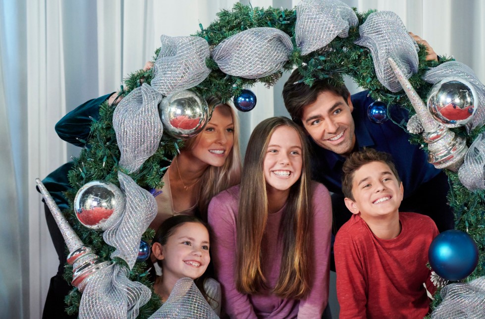 Christmas at Graceland: Home for the Holidays (2019)